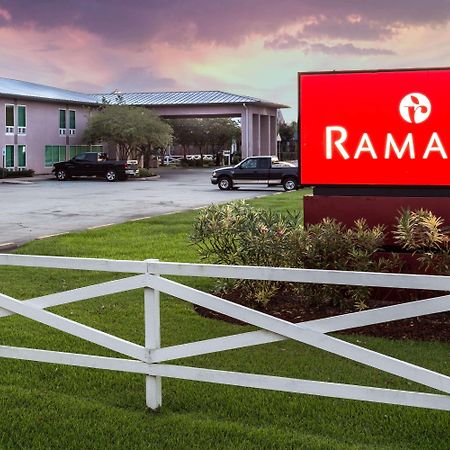 Ramada By Wyndham Luling Hotel Exterior photo