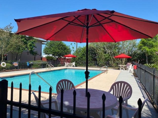 Ramada By Wyndham Luling Hotel Exterior photo