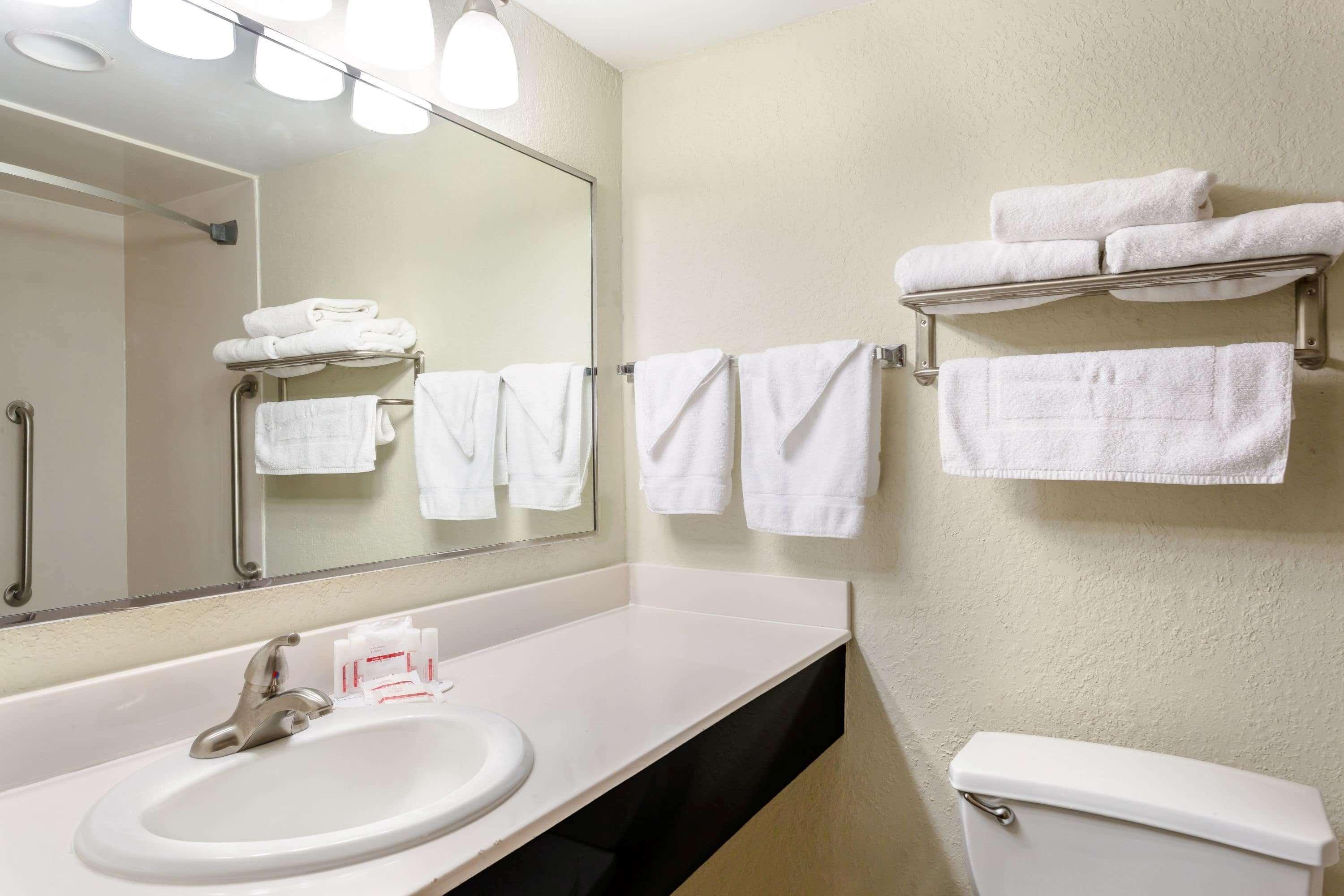 Ramada By Wyndham Luling Hotel Exterior photo