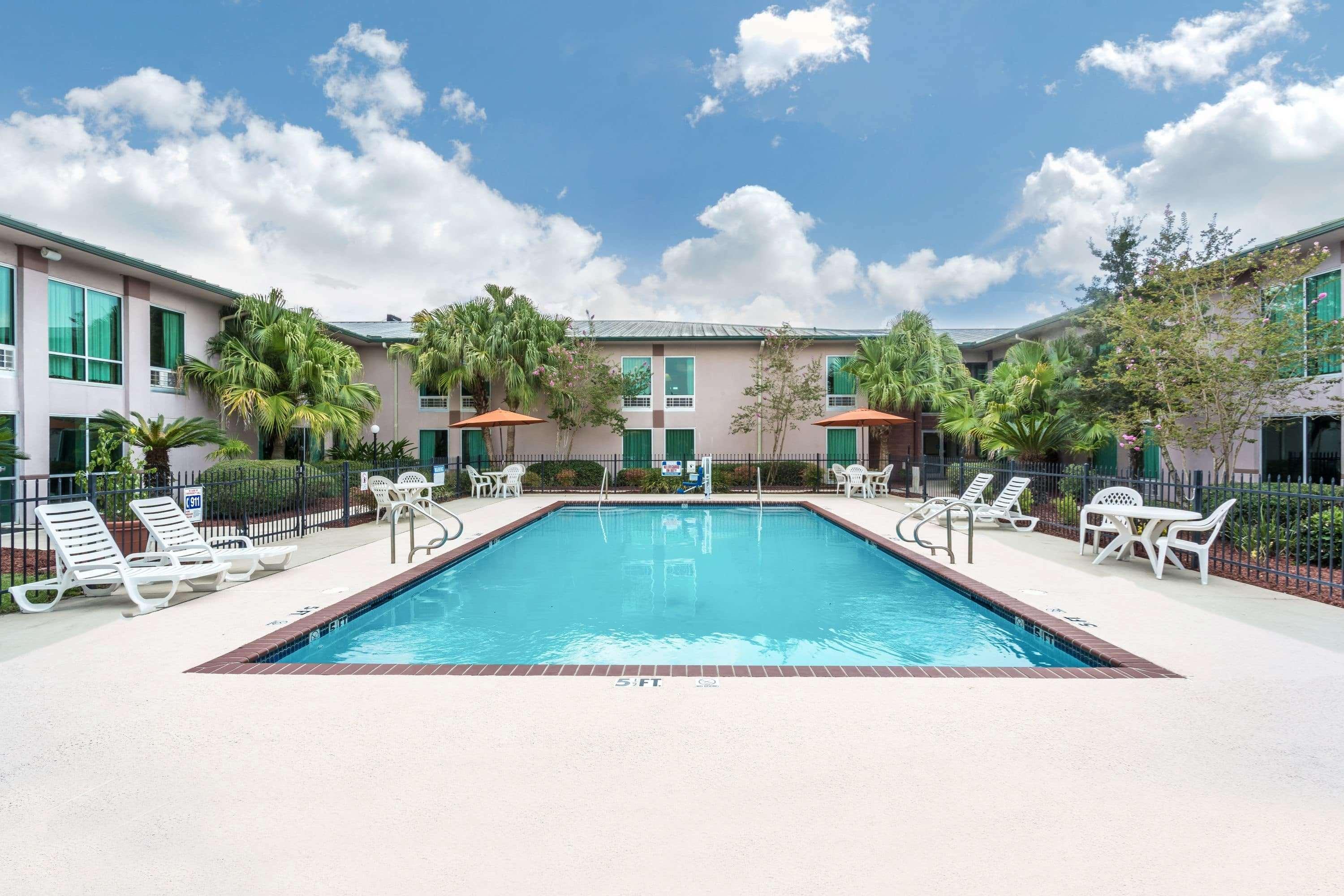 Ramada By Wyndham Luling Hotel Exterior photo