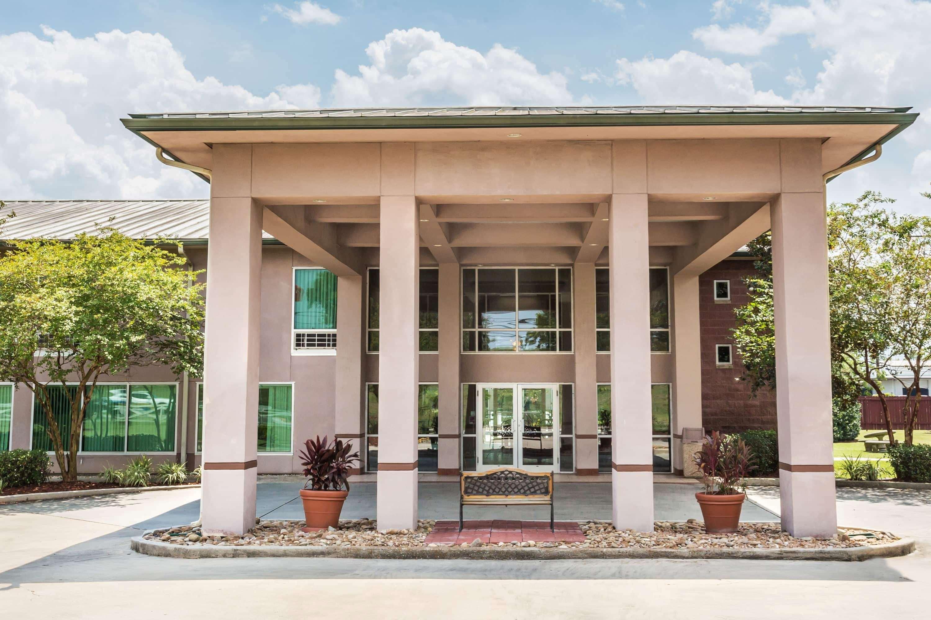 Ramada By Wyndham Luling Hotel Exterior photo