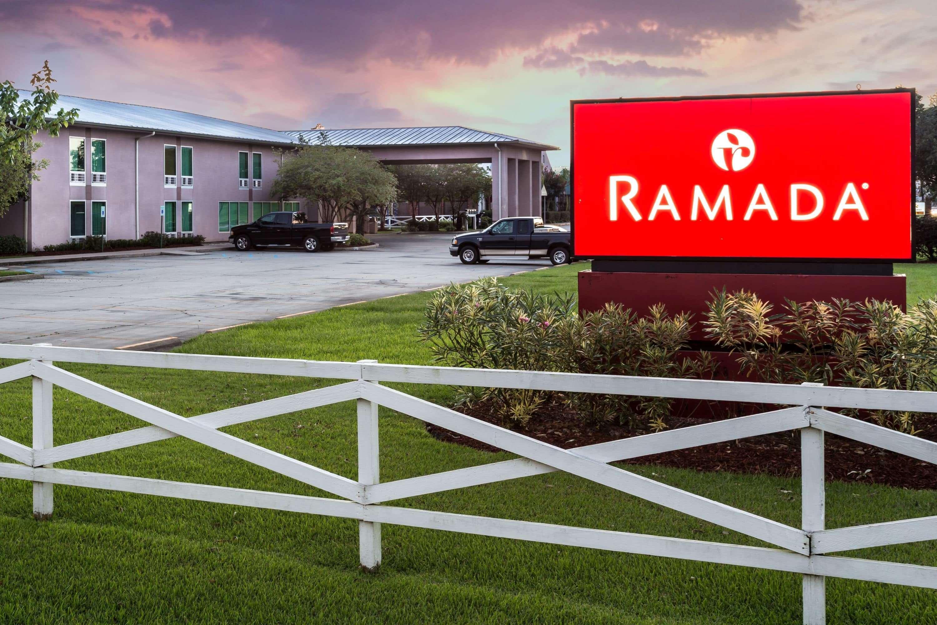 Ramada By Wyndham Luling Hotel Exterior photo