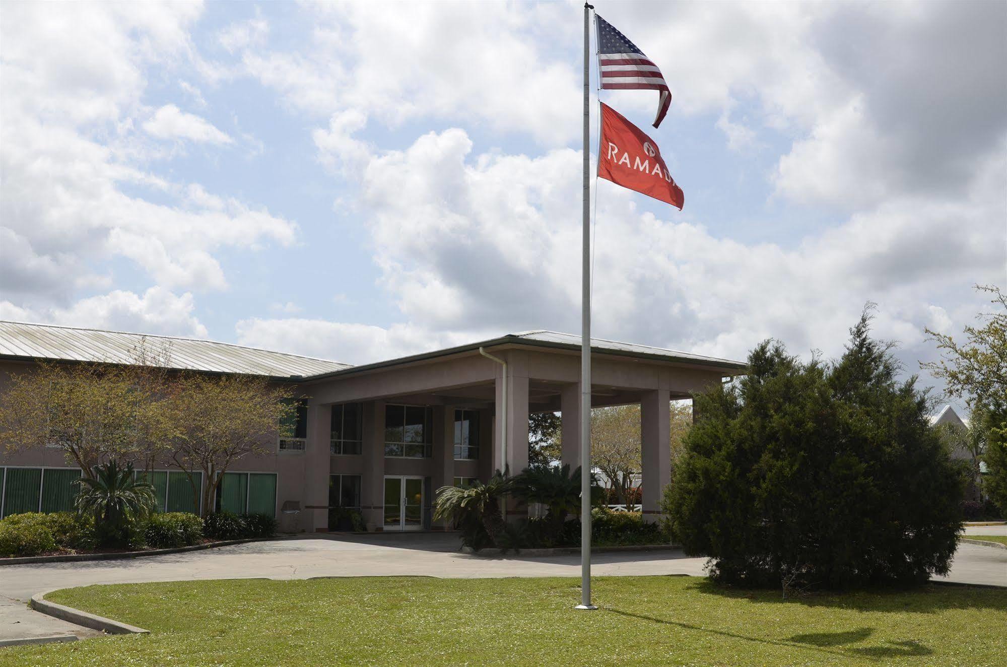 Ramada By Wyndham Luling Hotel Exterior photo