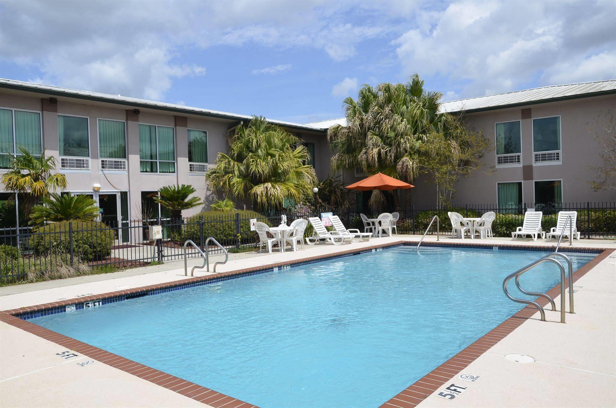 Ramada By Wyndham Luling Hotel Exterior photo